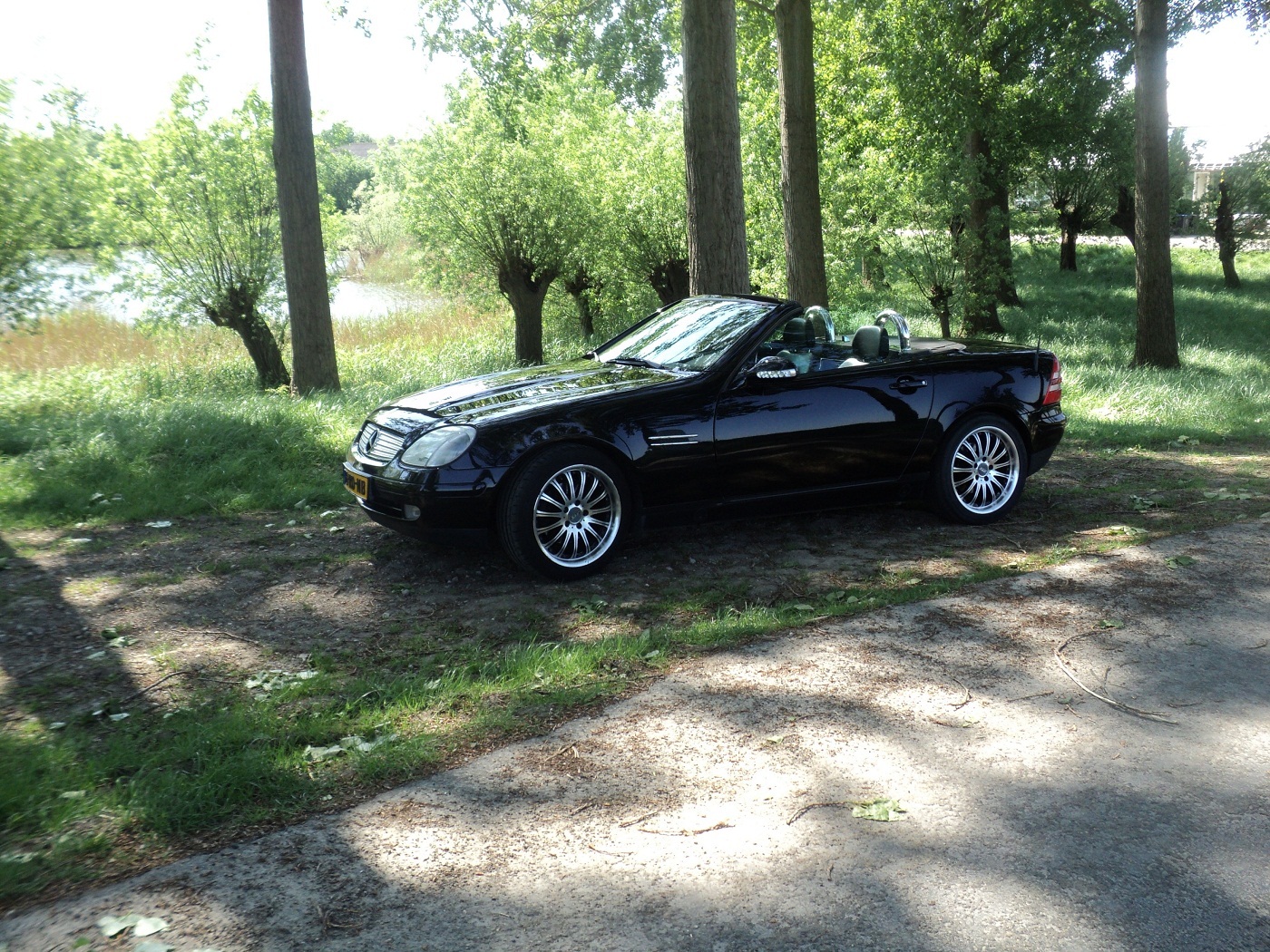 ... aan bij ABC Auto's om deze Mercedes SLK te huren voor uw bruiloft