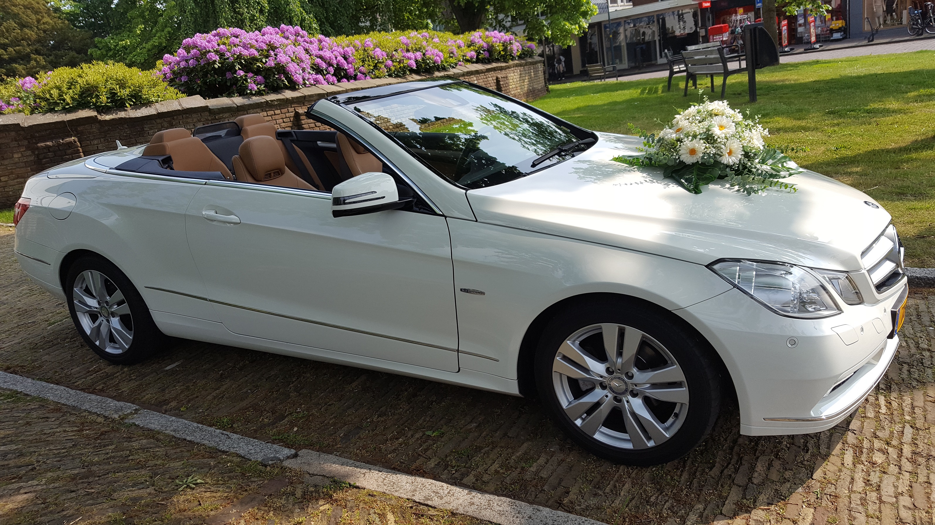 Alle trouwauto's in de kleur wit